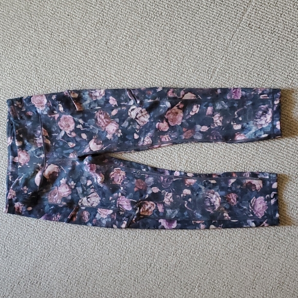lululemon athletica Pants - Lululemon 🍋 Speed Up Crops Leggings - size 4